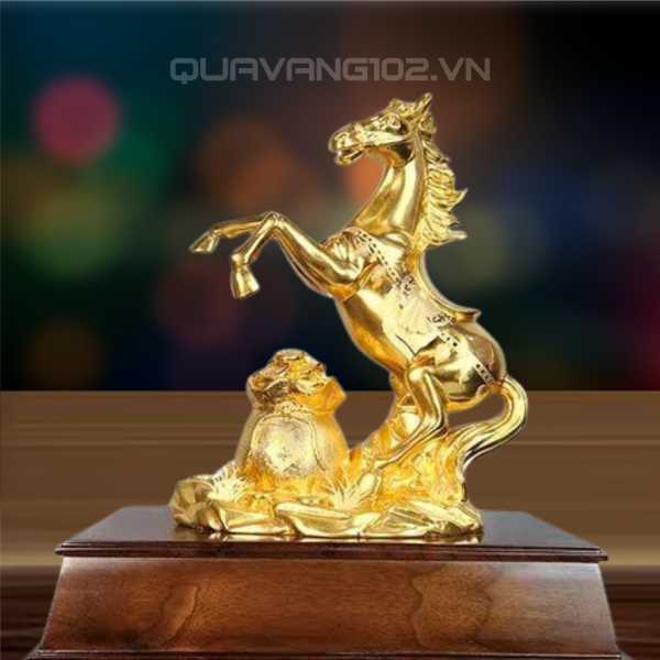 Tượng Ngựa Dát Vàng 24K VDV019